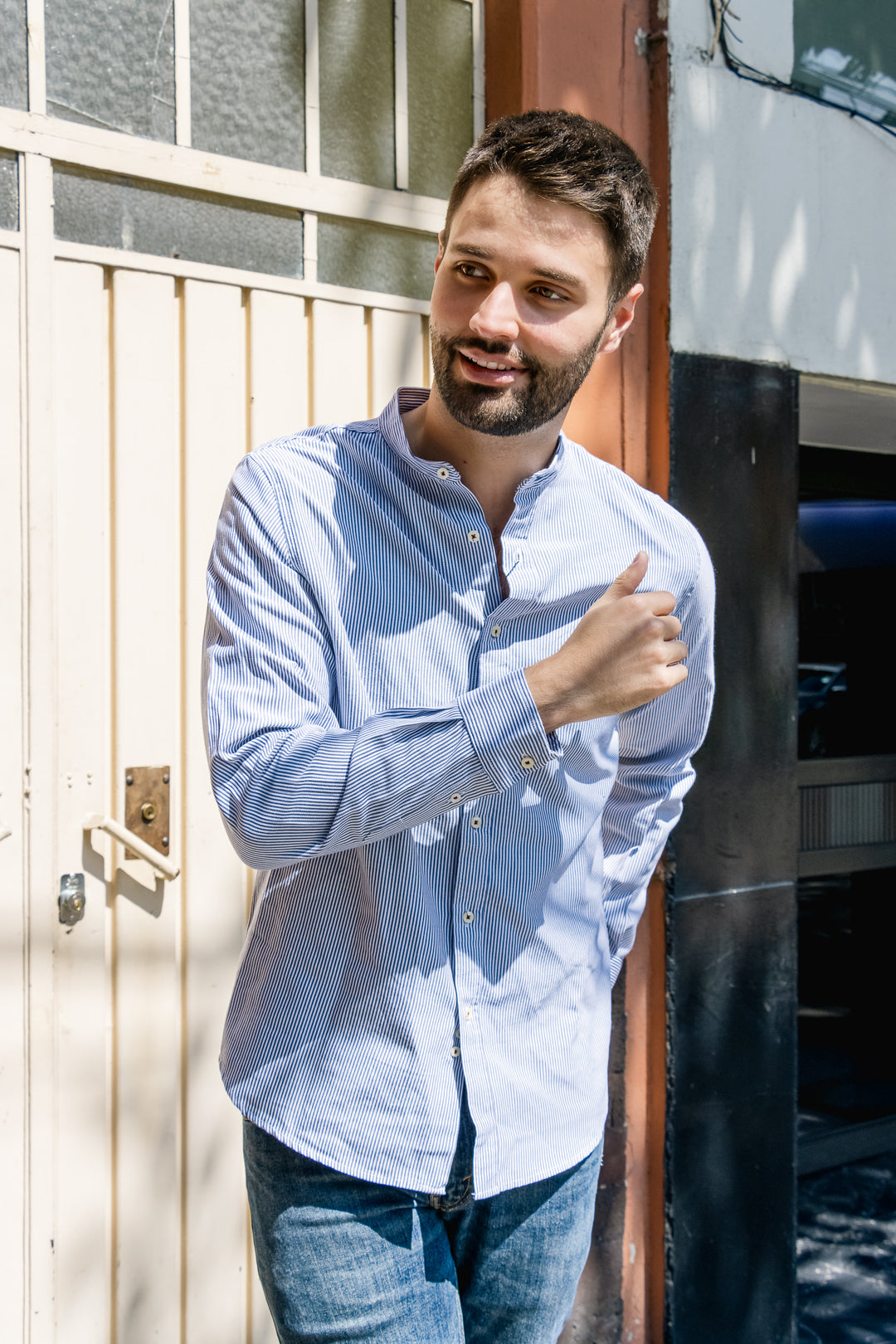 Camisa Para Hombre Con Cuello Mao Color Azul Con Rayas Blancas