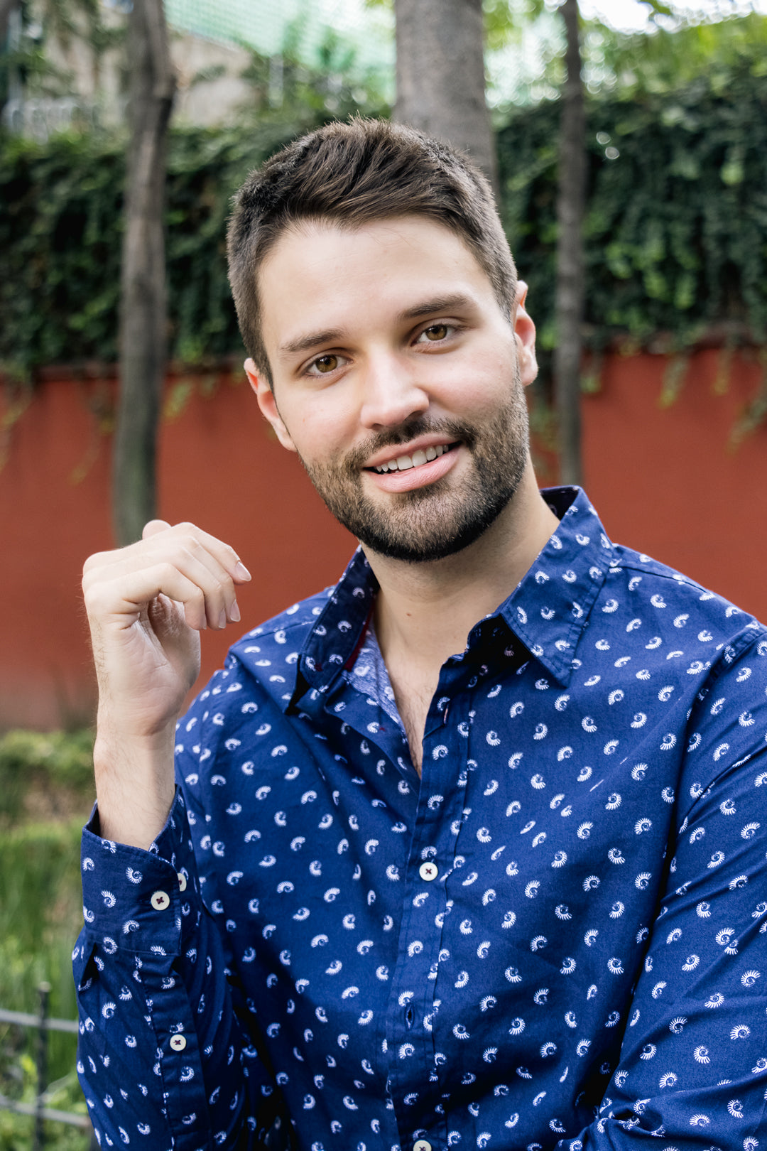 Camisa Para Hombre Color Azul Marino Con Conchas Blancas